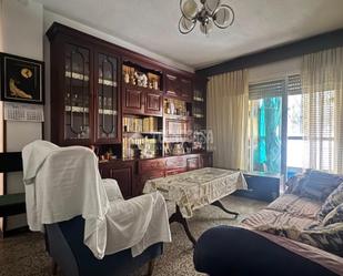 Sala d'estar de Pis en venda en  Madrid Capital amb Calefacció i Parquet