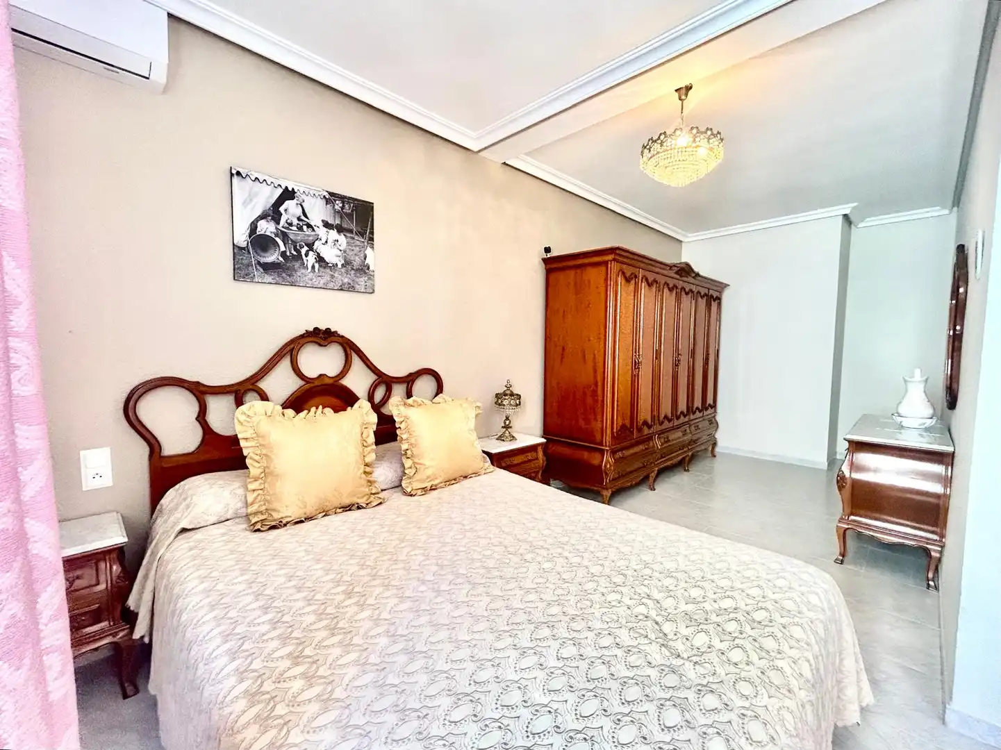 Habitación de Casa adosada en venta en Roquetas de Mar con Aire acondicionado, Calefacción y Jardín privado