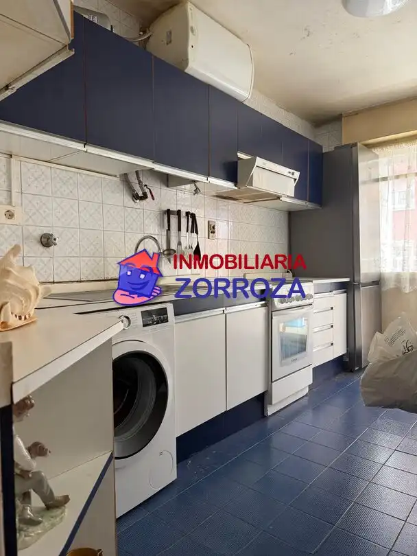 Cocina de Piso en venta en Bilbao  con Trastero y Balcón