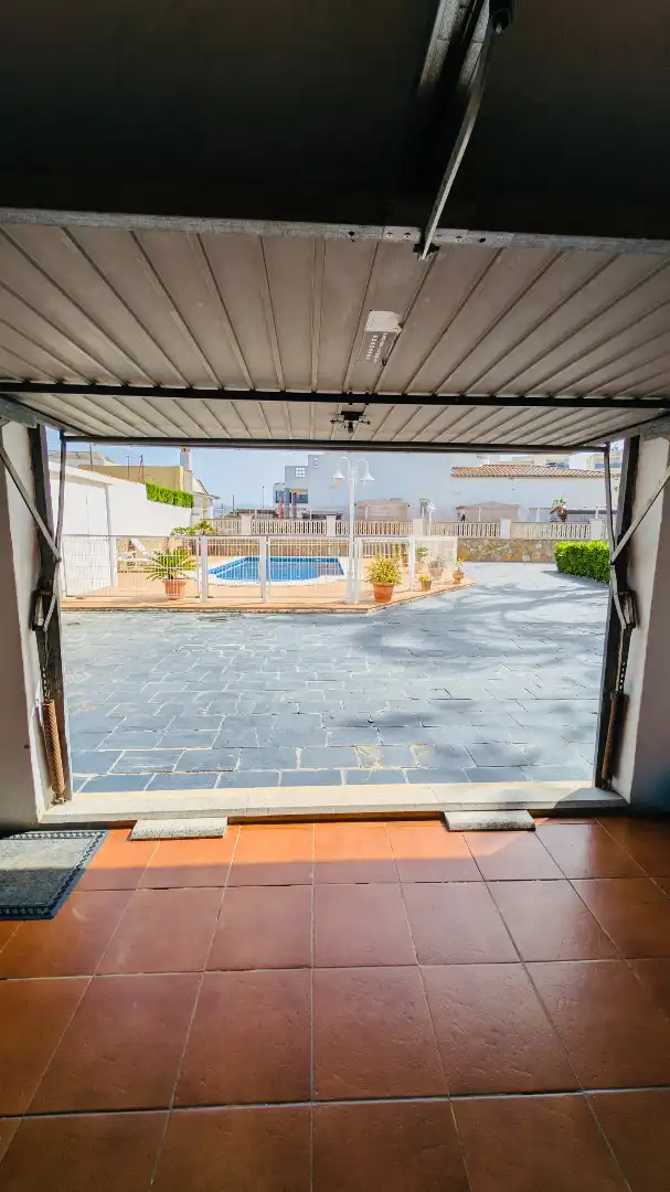 Piscina de Casa o xalet en venda en Oliva amb Aire condicionat, Calefacció i Jardí privat