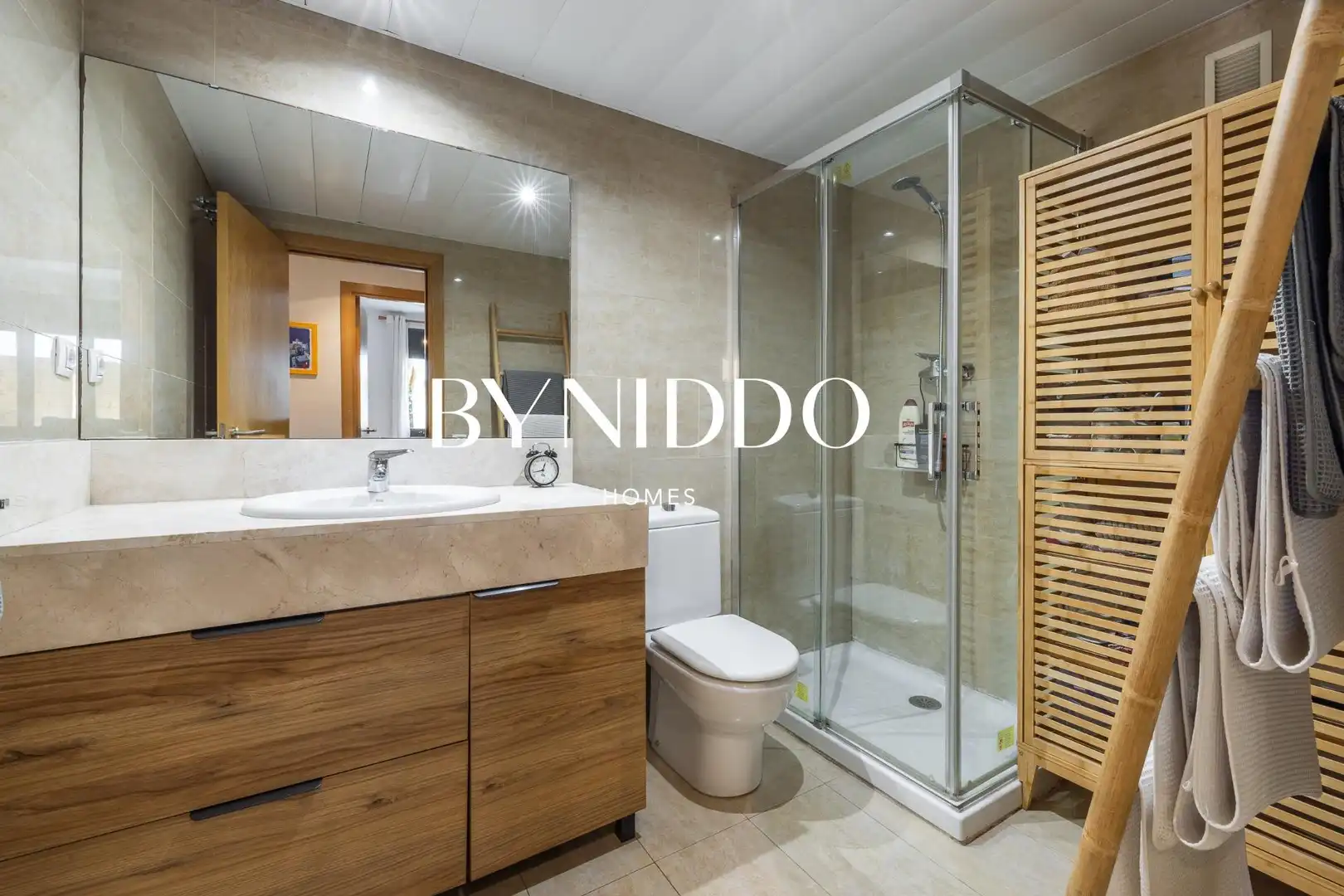 Badezimmer von Erdgeschoss zum Verkauf in Sant Cugat del Vallès mit Klimaanlage, Heizung und Privatgarten