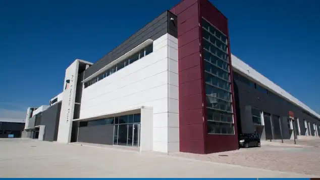 Vista exterior de Nau industrial de lloguer en Llinars del Vallès