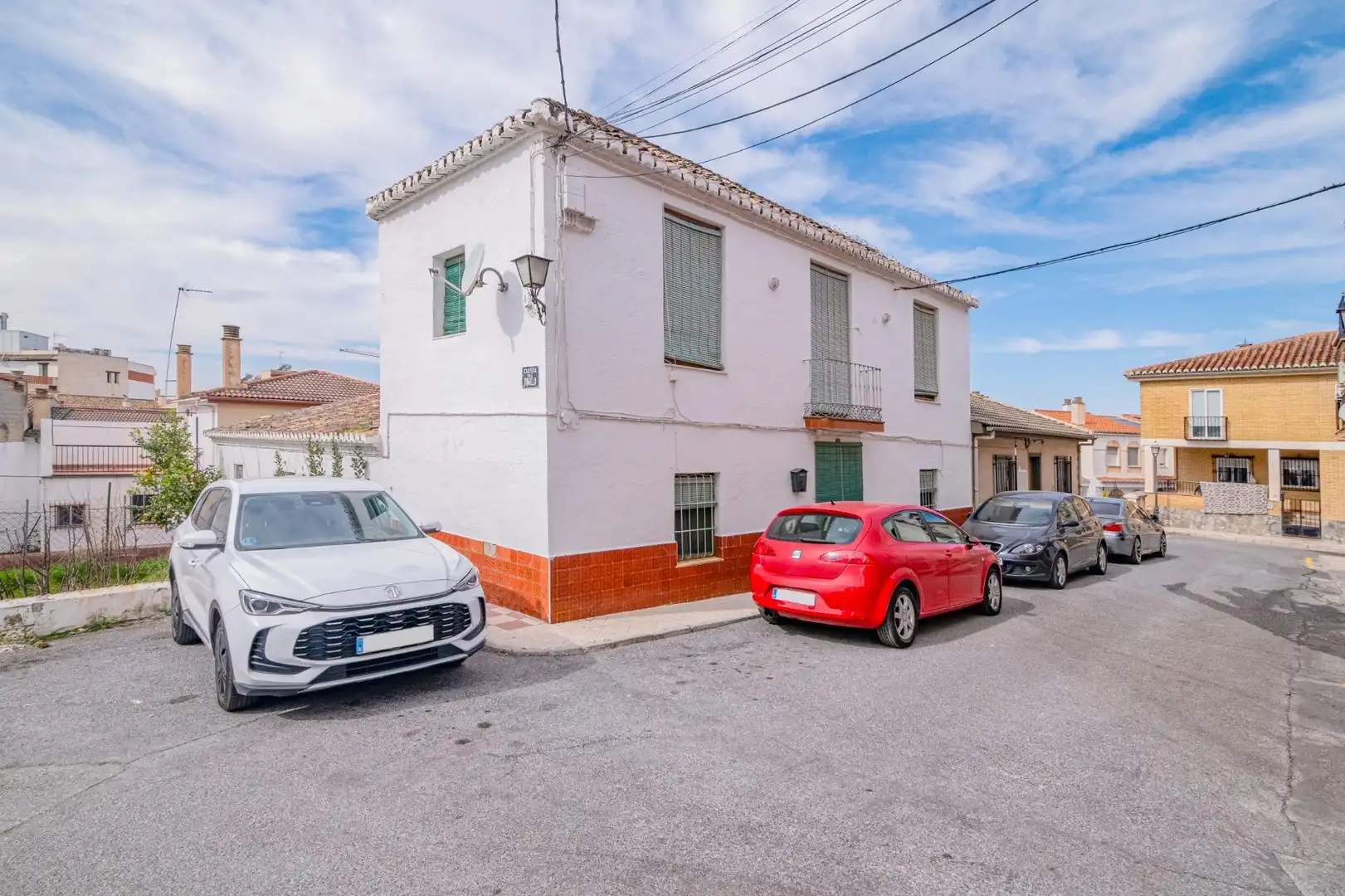 Vista exterior de Casa adosada en venda en La Zubia amb Terrassa