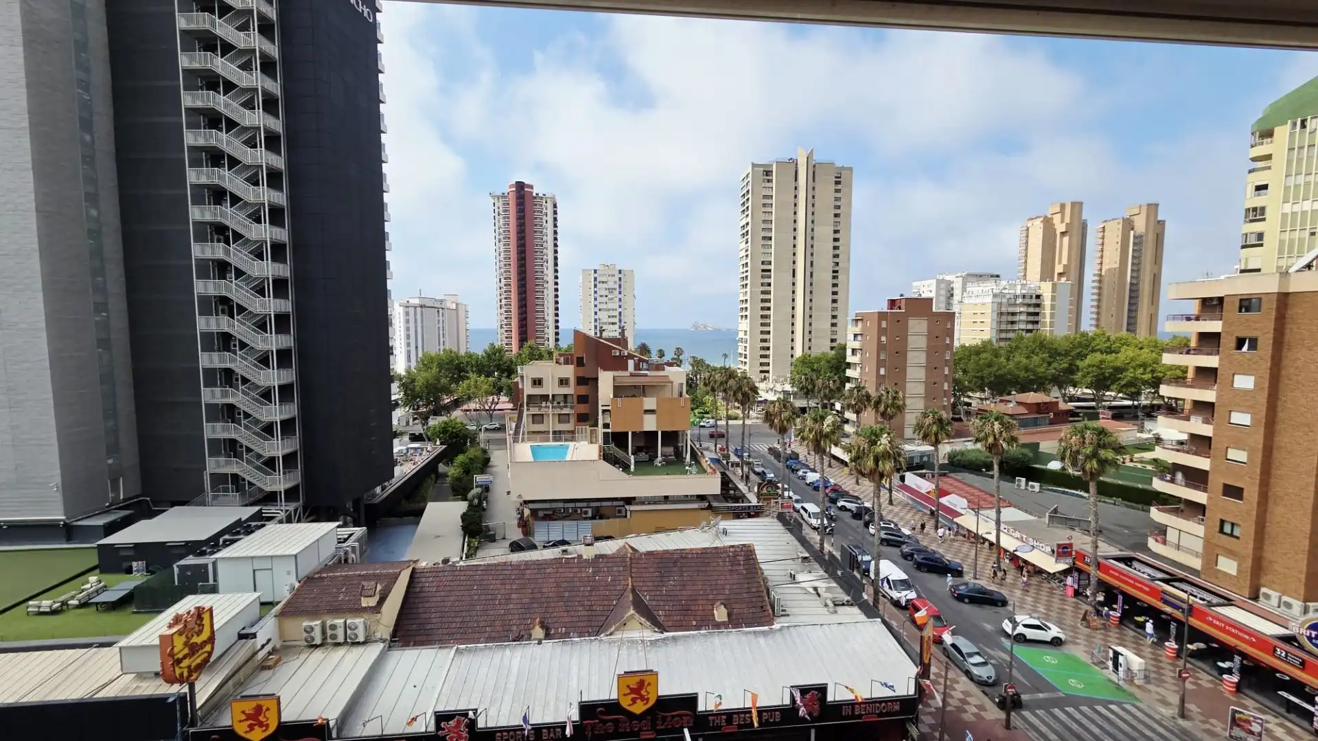 Vista exterior de Piso en venta en Benidorm con Aire acondicionado, Terraza y Piscina comunitaria