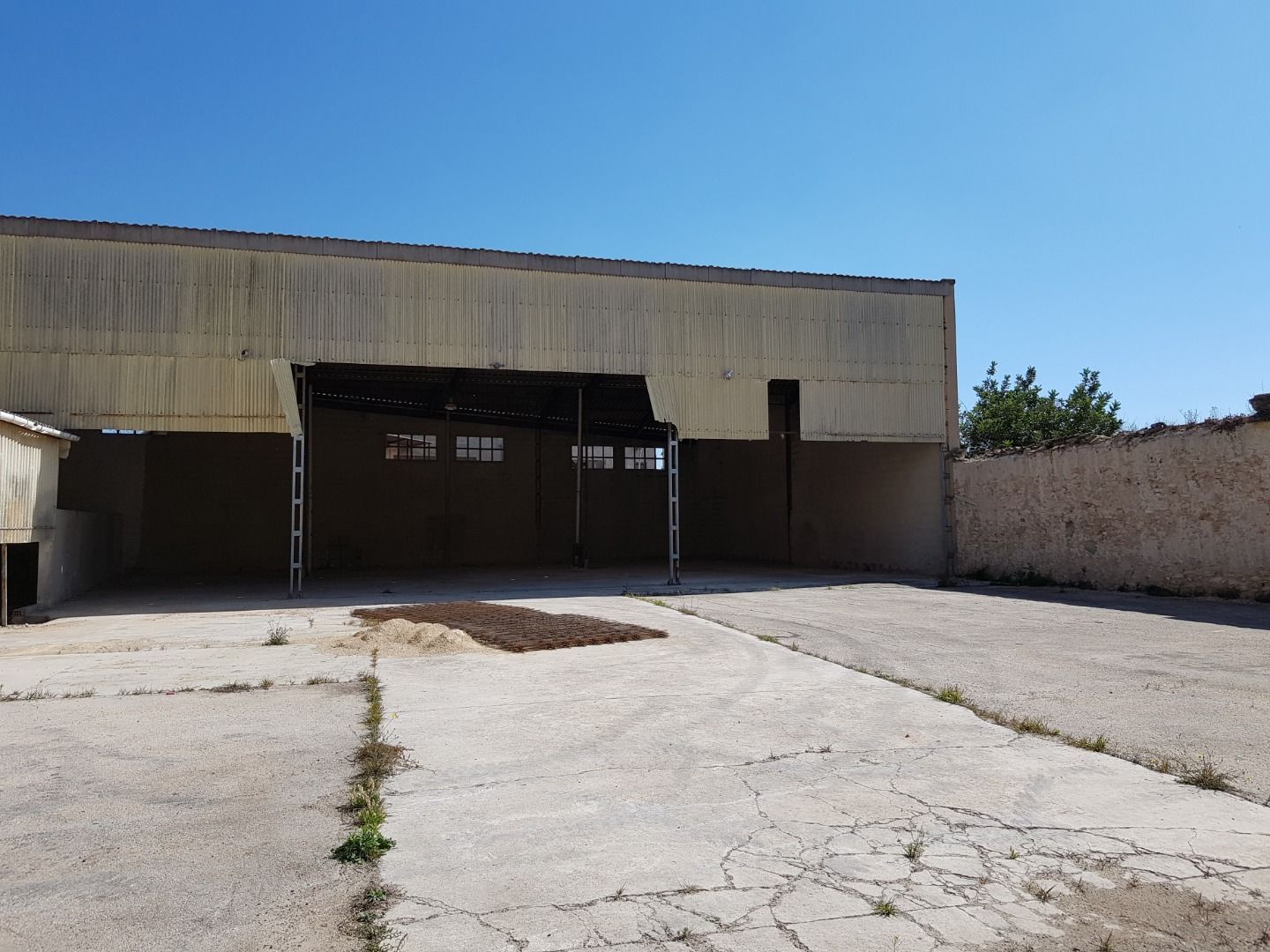 Exterior view of Industrial buildings for sale in L'Olleria
