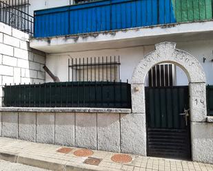 Vista exterior de Casa adosada en venda en Cadalso de los Vidrios