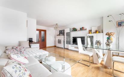 Living room of Flat for sale in Pozuelo de Alarcón  with Heating, Parquet flooring and Terrace