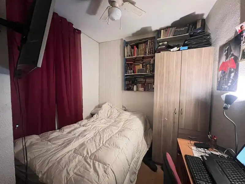 Habitación de Local en venta en Madrid