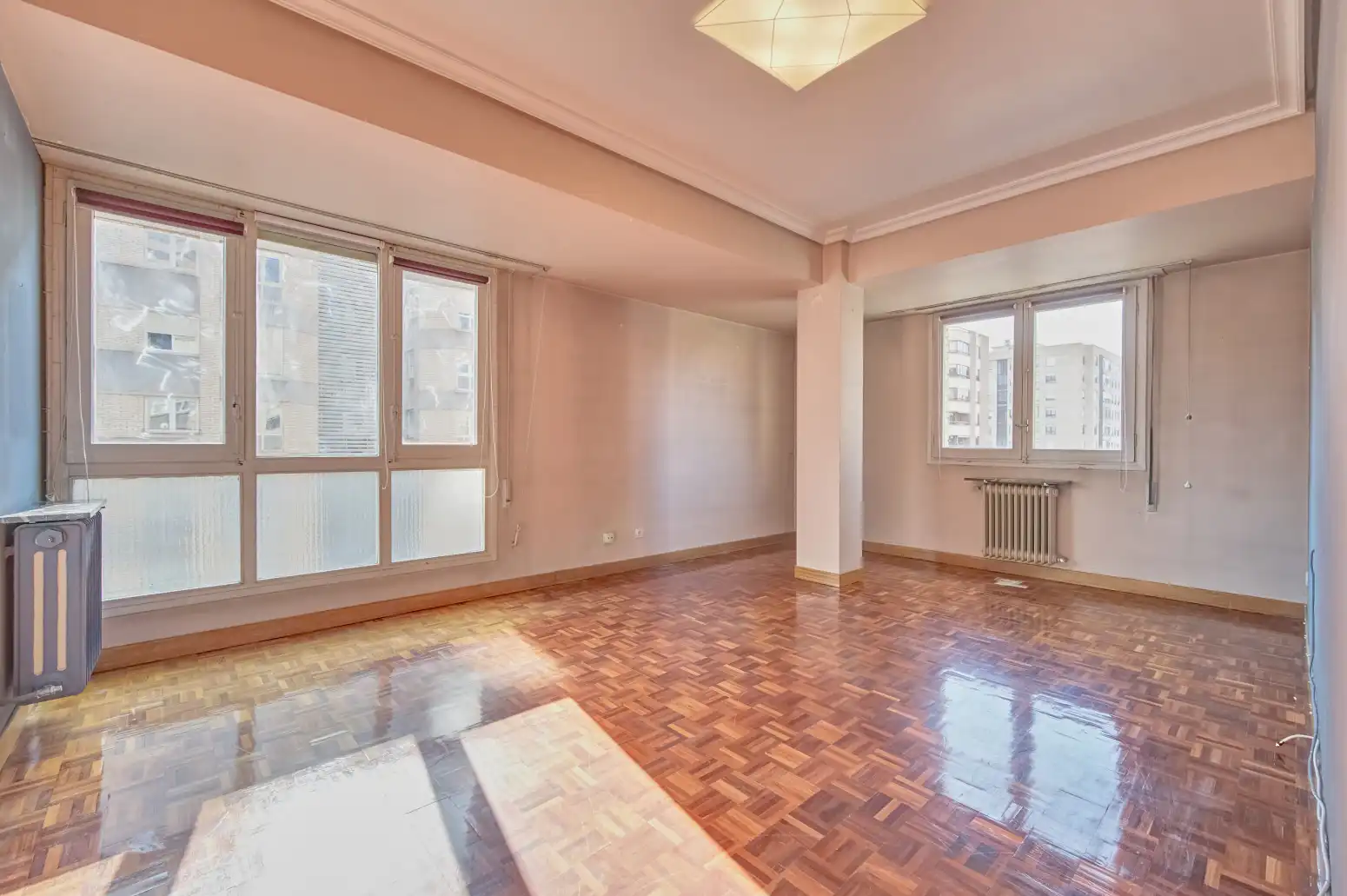 Sala de estar de Piso en venta en  Pamplona / Iruña con Calefacción y Trastero