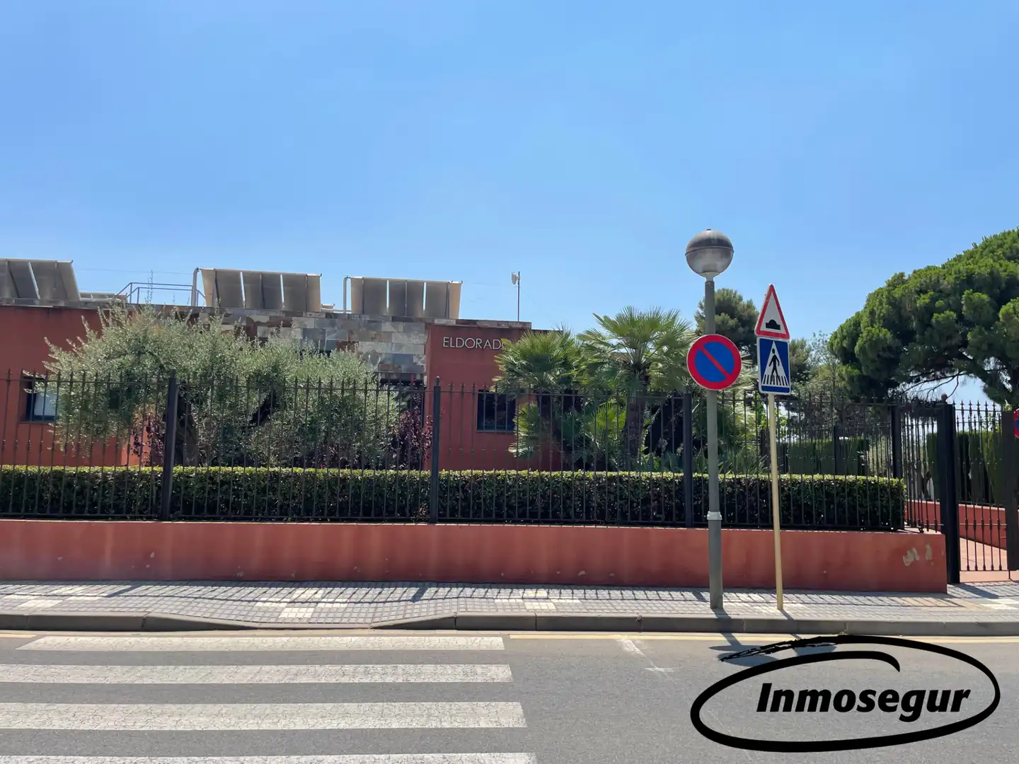 Vista exterior de Casa adosada en venda en Cambrils amb Aire condicionat, Calefacció i Jardí privat