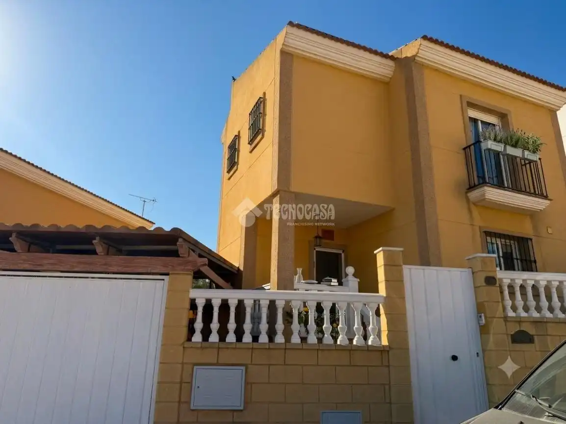 Vista exterior de Casa o chalet en venta en Málaga con Aire acondicionado, Piscina y Domótica