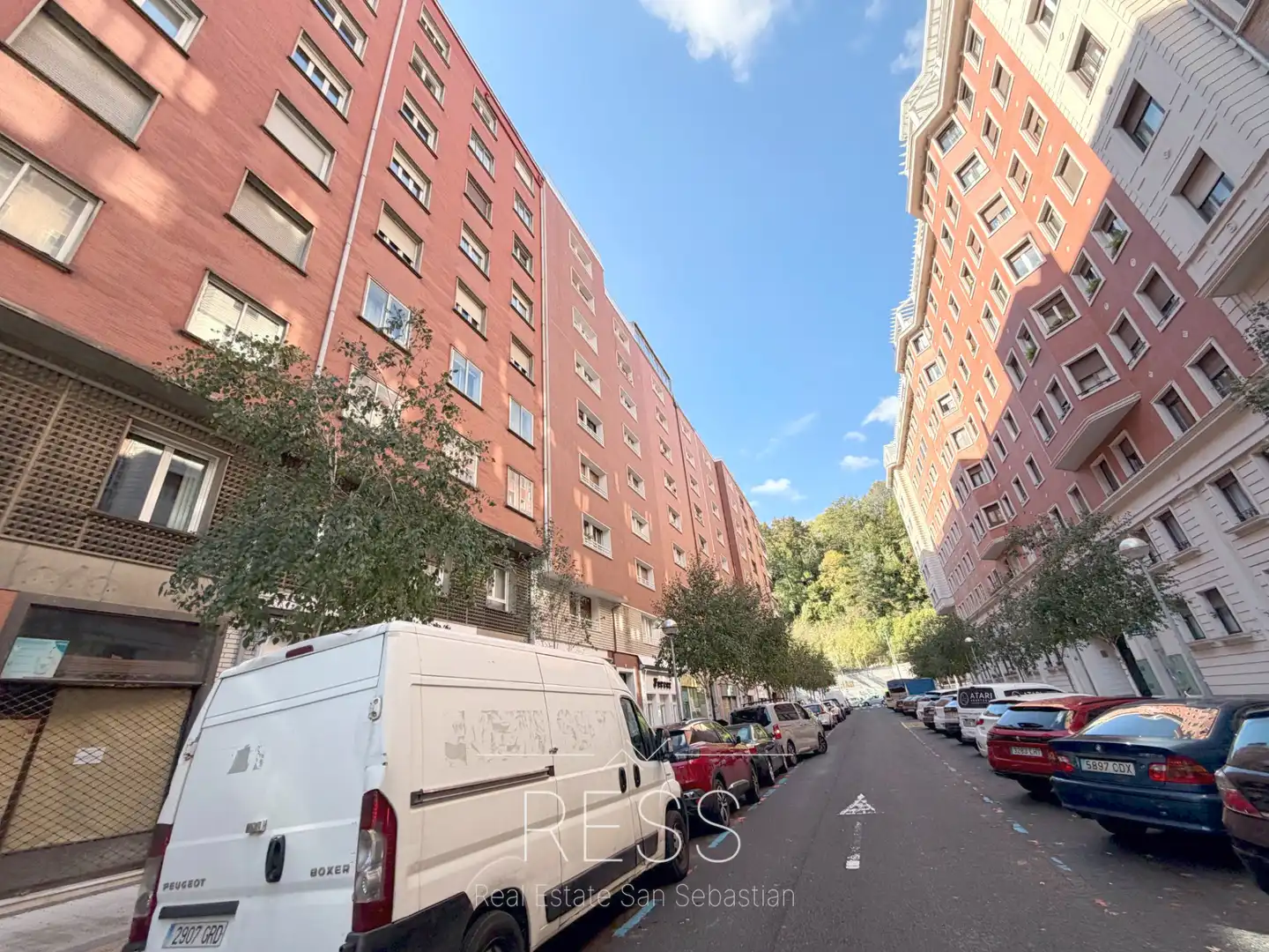 Vista exterior de Pis en venda en Donostia - San Sebastián  amb Moblat