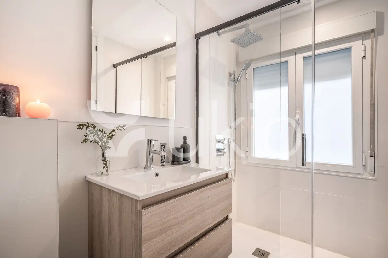 Baño de Apartamento de alquiler en Madrid con Aire acondicionado, Calefacción y Amueblado