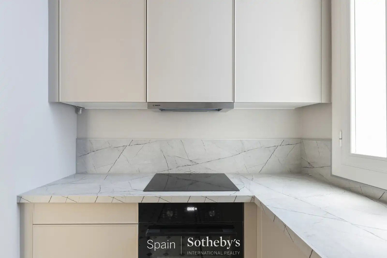 Cuina de Apartament en venda en Barcelona amb Aire condicionat