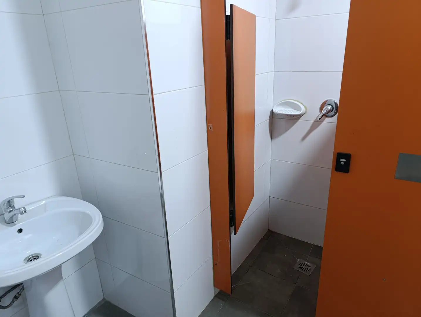 Badezimmer von Geschaftsraum zur Miete in Linares mit Klimaanlage