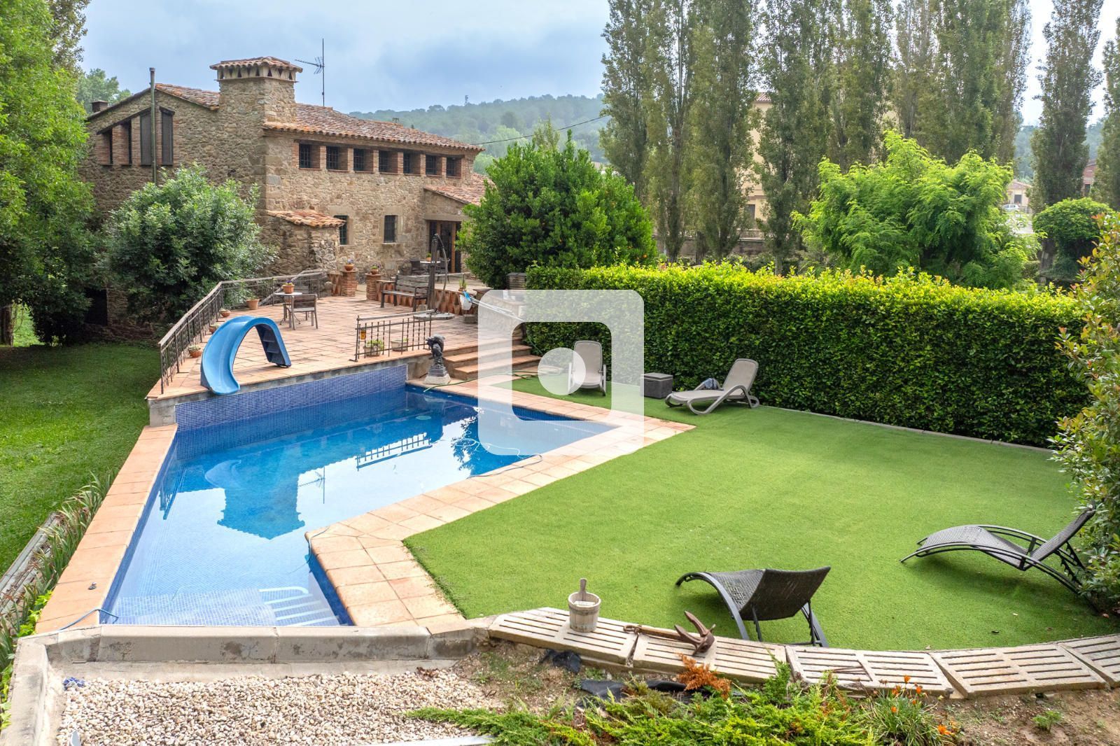 Schwimmbecken von Country house zum verkauf in Flaçà mit Klimaanlage und Schwimmbad