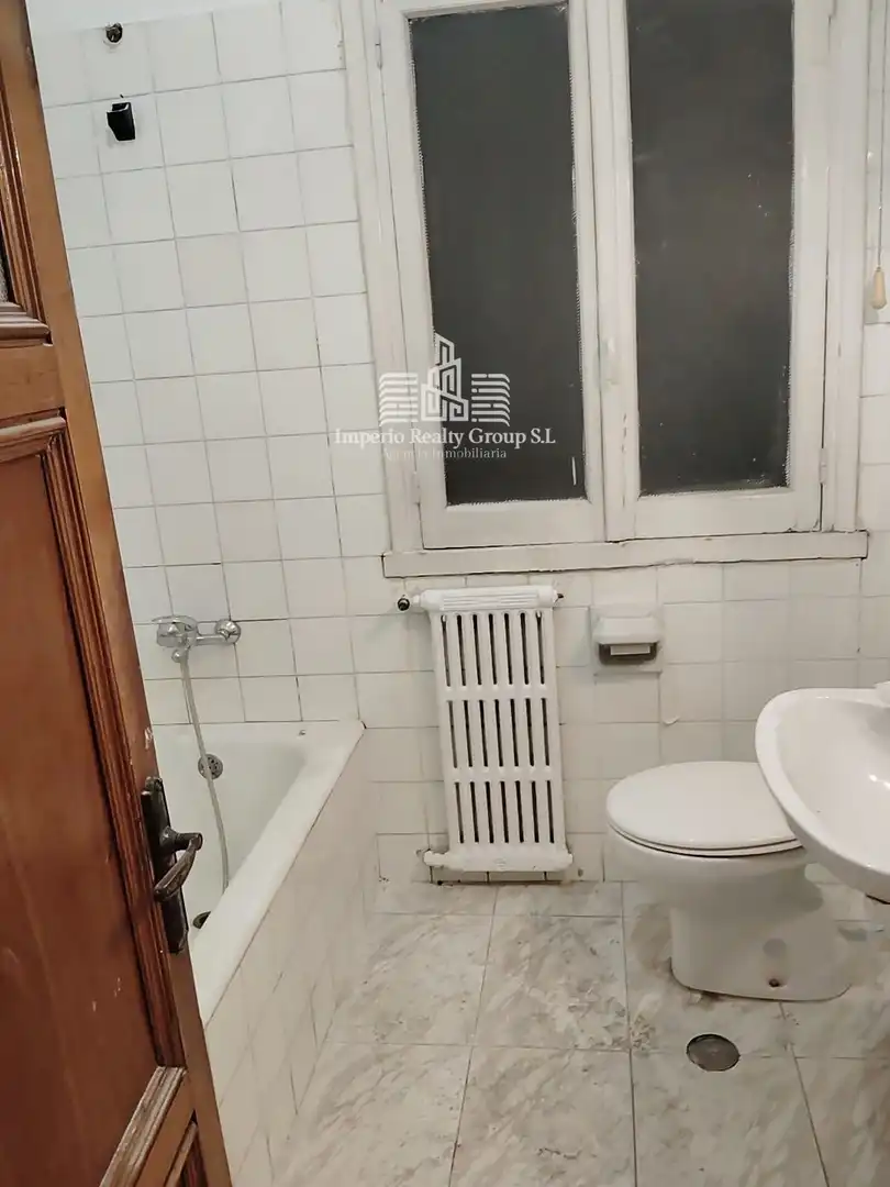 Bathroom of Flat for sale in Langreo