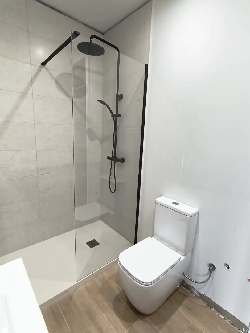 Badezimmer von Wohnung zum Verkauf in Berga mit Heizung, Terrasse und Balkon