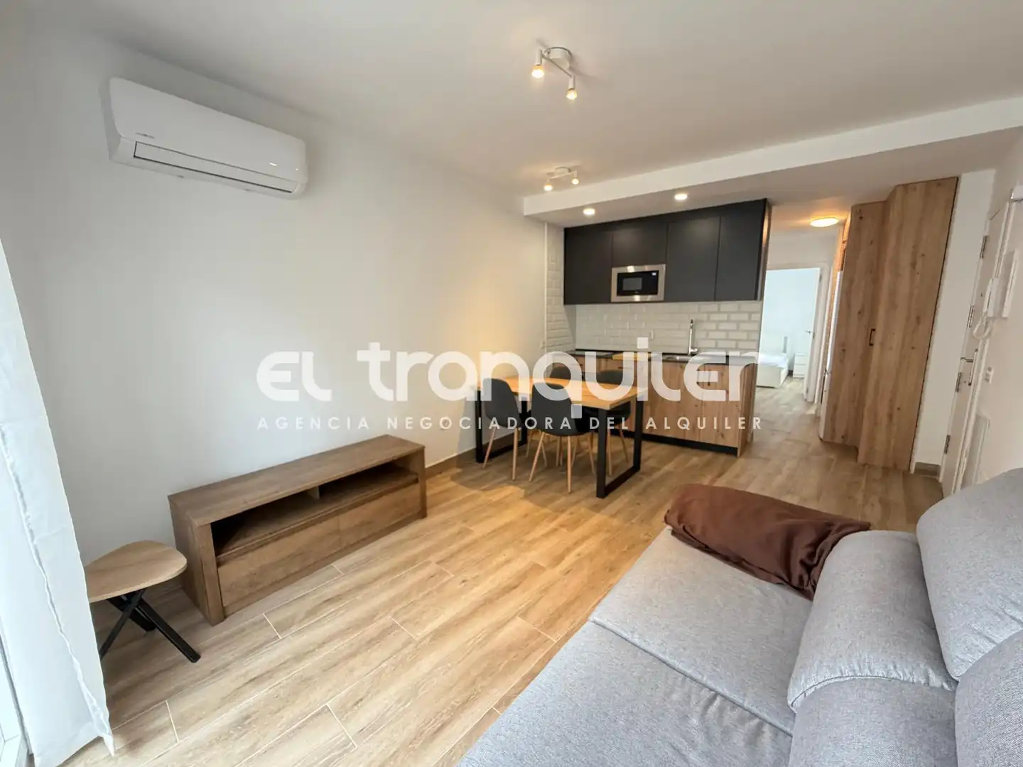 Living room of Flat for rent in Paracuellos de Jarama  with Air Conditioner and Parquet flooring