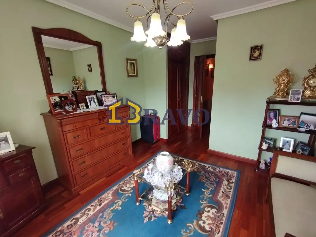 Habitación de Casa adosada en venta en Medina de Pomar con Calefacción, Jardín privado y Terraza
