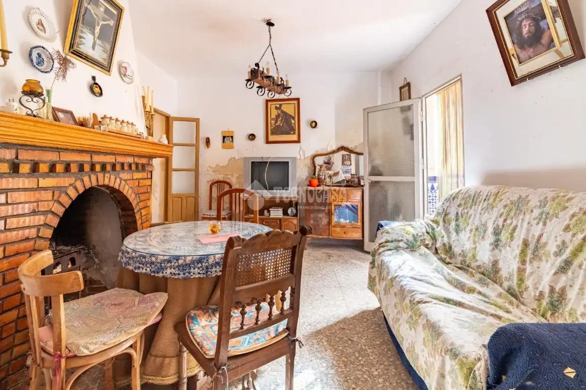 Sala d'estar de Casa adosada en venda en Villamena amb Terrassa