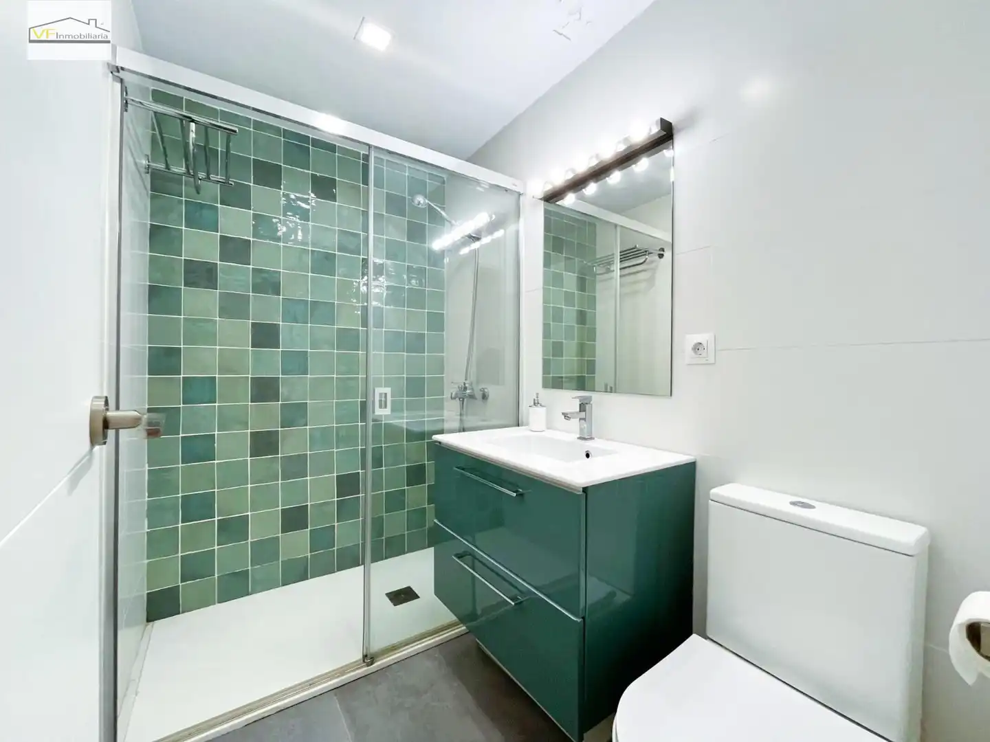 Bathroom of Flat for sale in Málaga  with Balcony