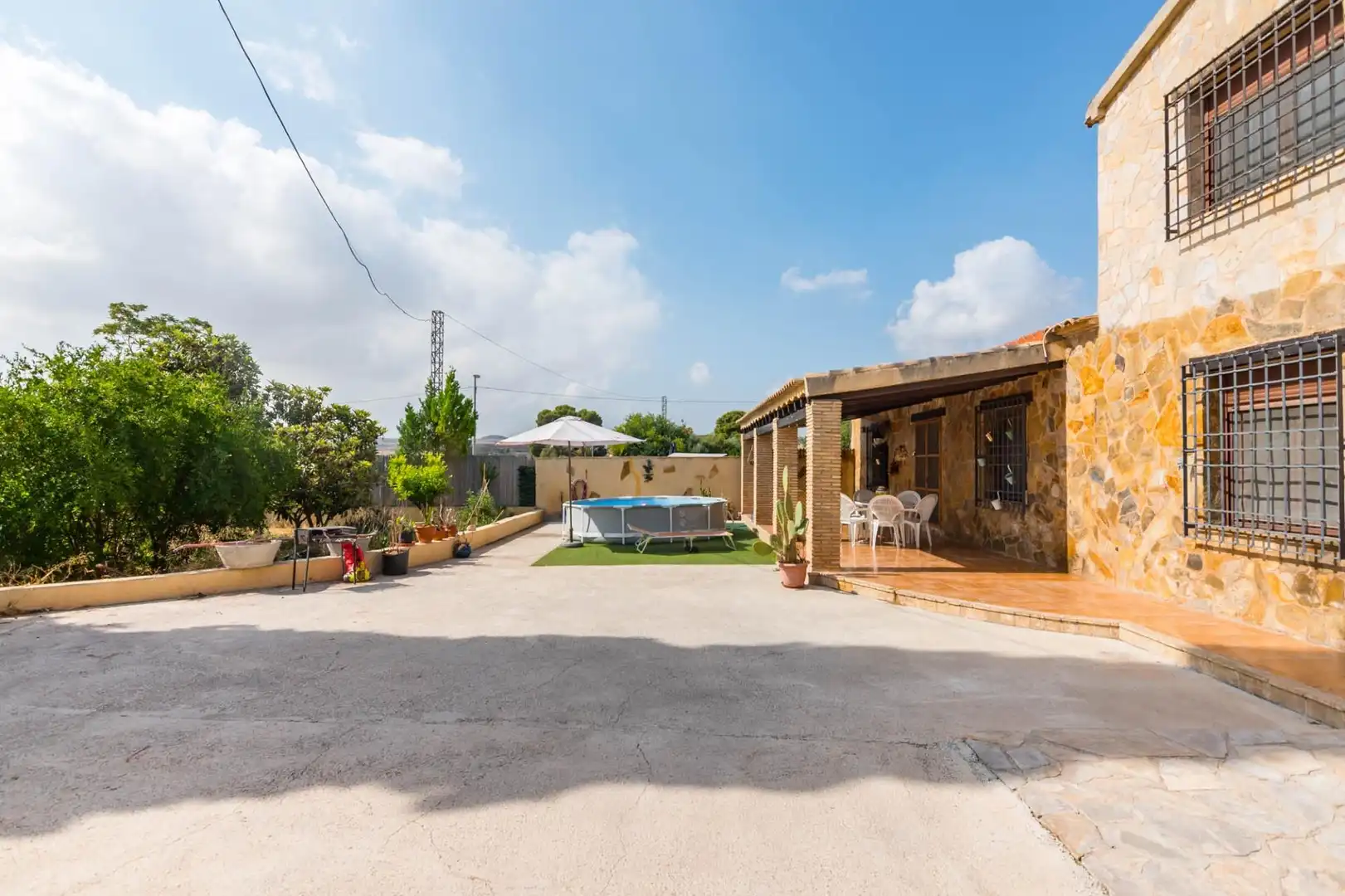 Vista exterior de Casa o xalet en venda en Murcia amb Aire condicionat i Balcó