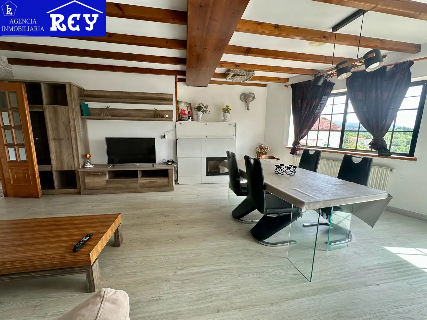 Sala d'estar de Casa o xalet en venda en Ames amb Calefacció, Jardí privat i Parquet