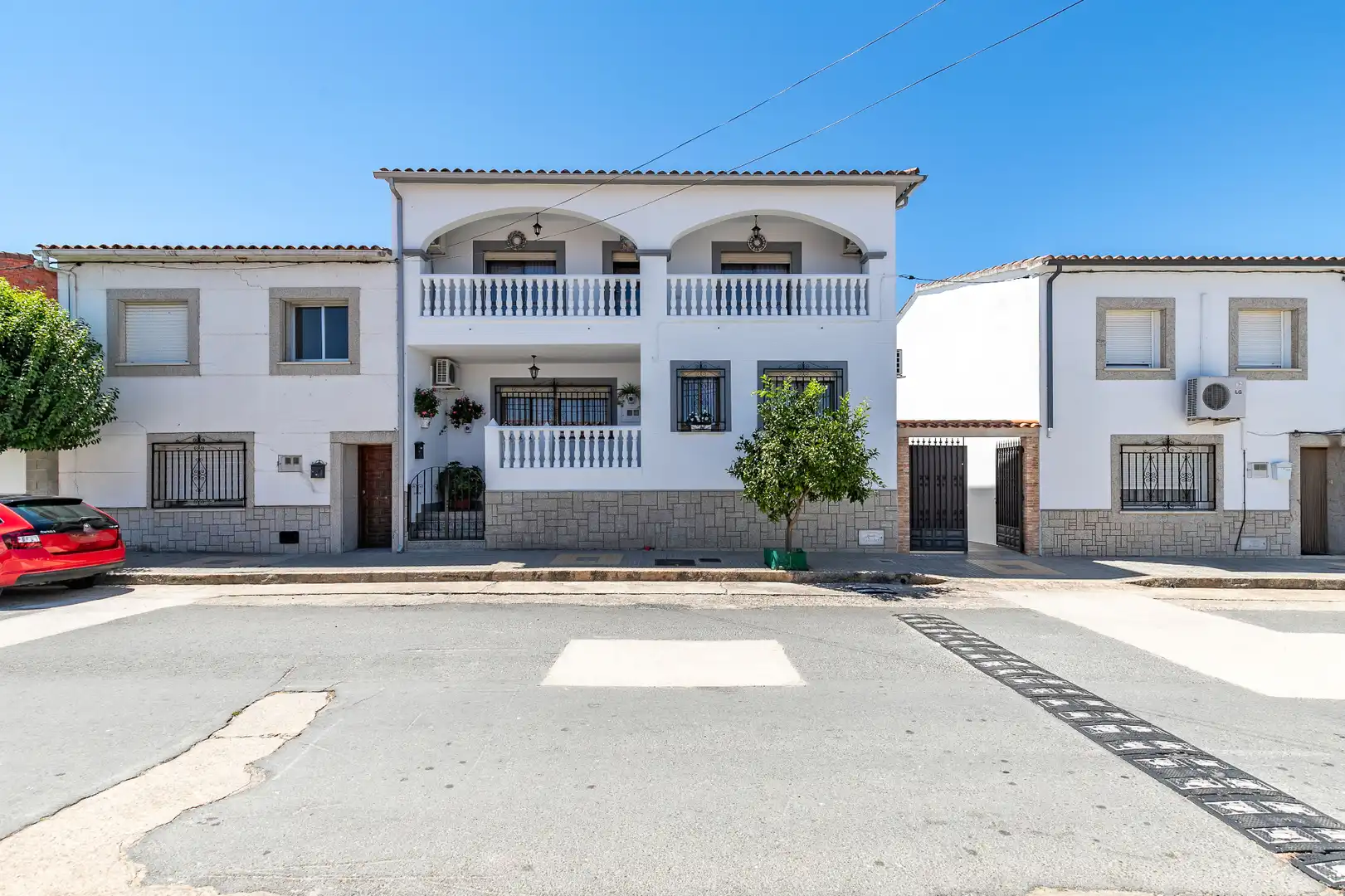 Vista exterior de Casa adosada en venda en Alagón del Río amb Aire condicionat, Calefacció i Jardí privat