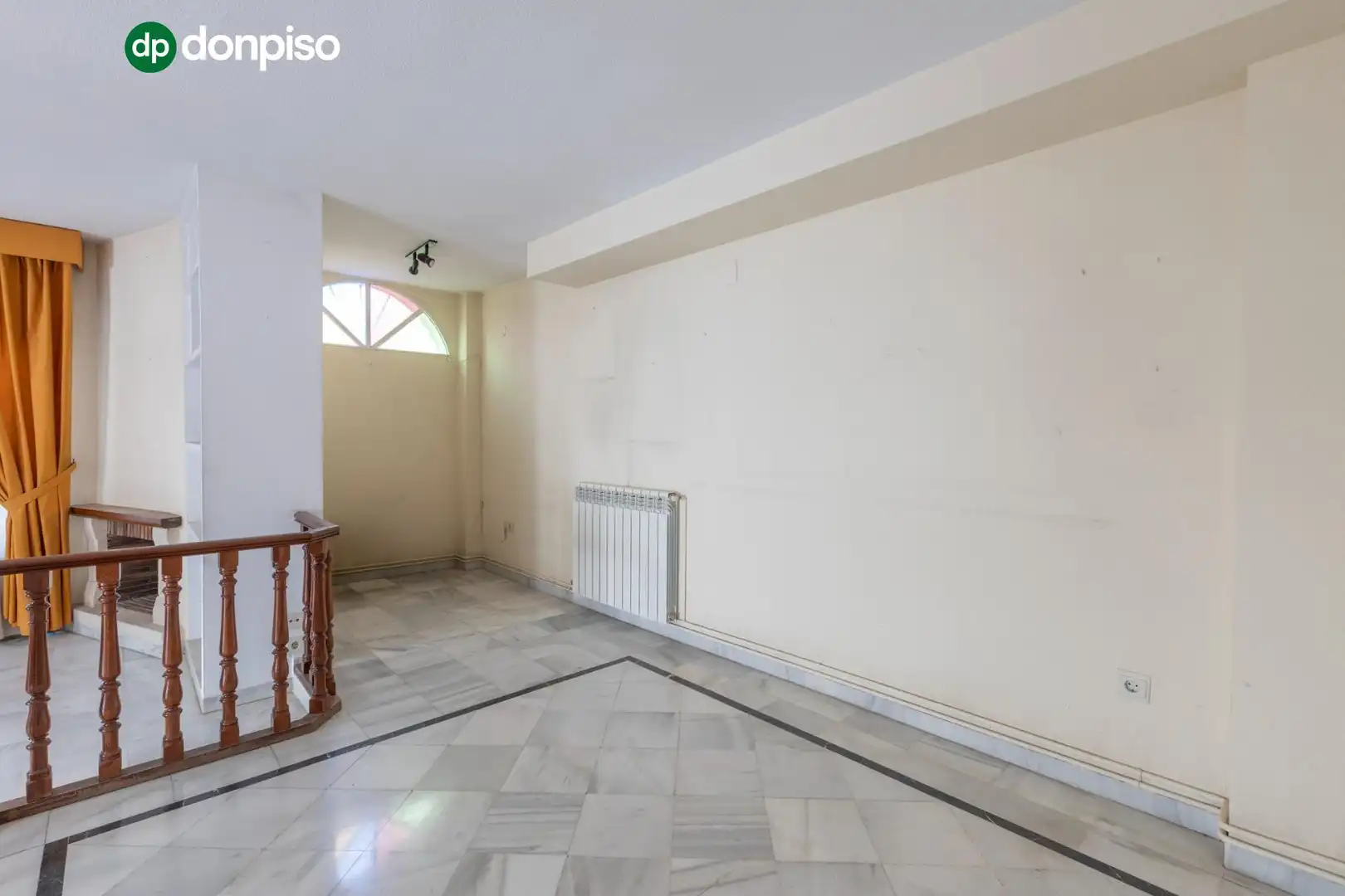 Einfamilien-Reihenhaus zum Verkauf in Granada mit Heizung, Terrasse und Abstellraum