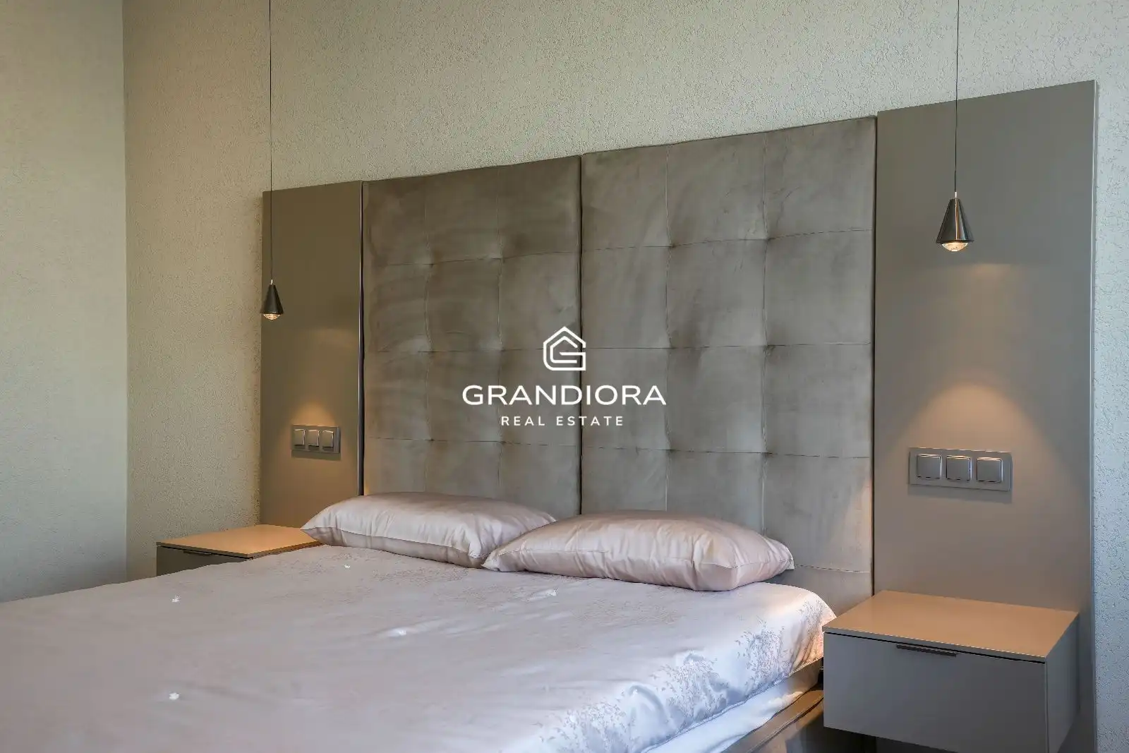 Dormitori de Apartament de lloguer en Badalona amb Aire condicionat, Calefacció i Moblat