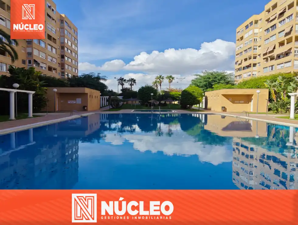 Flat with terrace for sale in Calle de Perú