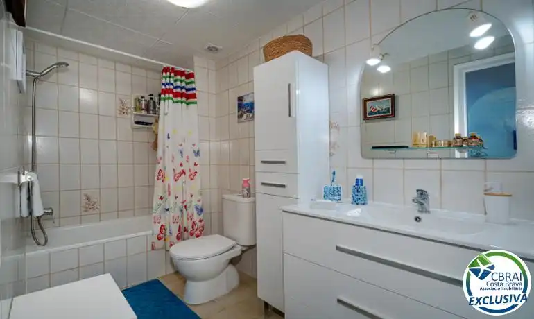 Badezimmer von Erdgeschoss zum Verkauf in Empuriabrava mit Möbliert und Gemeinschaftspool
