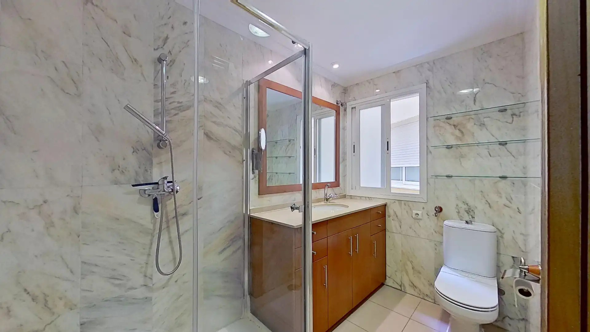 Bathroom of Flat for sale in Málaga  with Terrace and Storage room