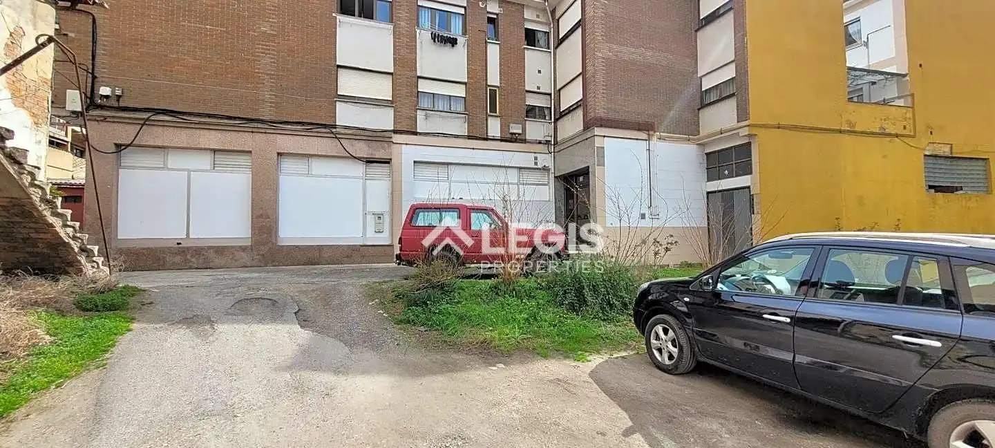 Vista exterior de Local en venda en Mieres (Asturias) amb Terrassa
