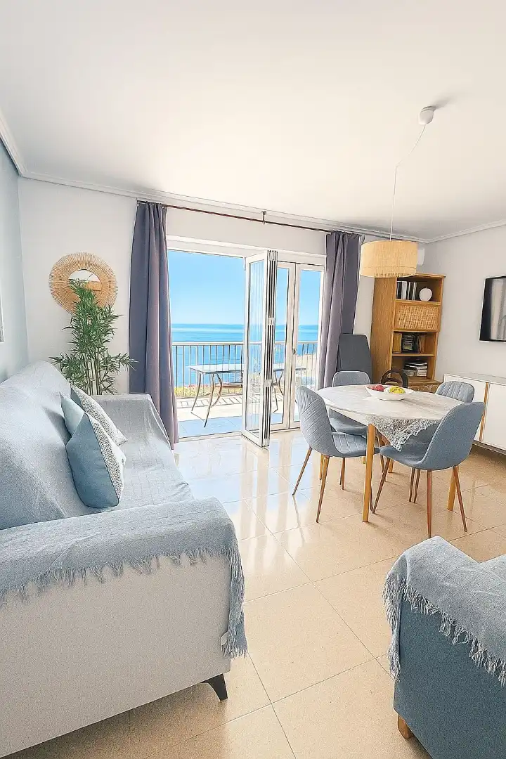 Piso con ascensor en venta en Calle Gregal 1, imagen 2