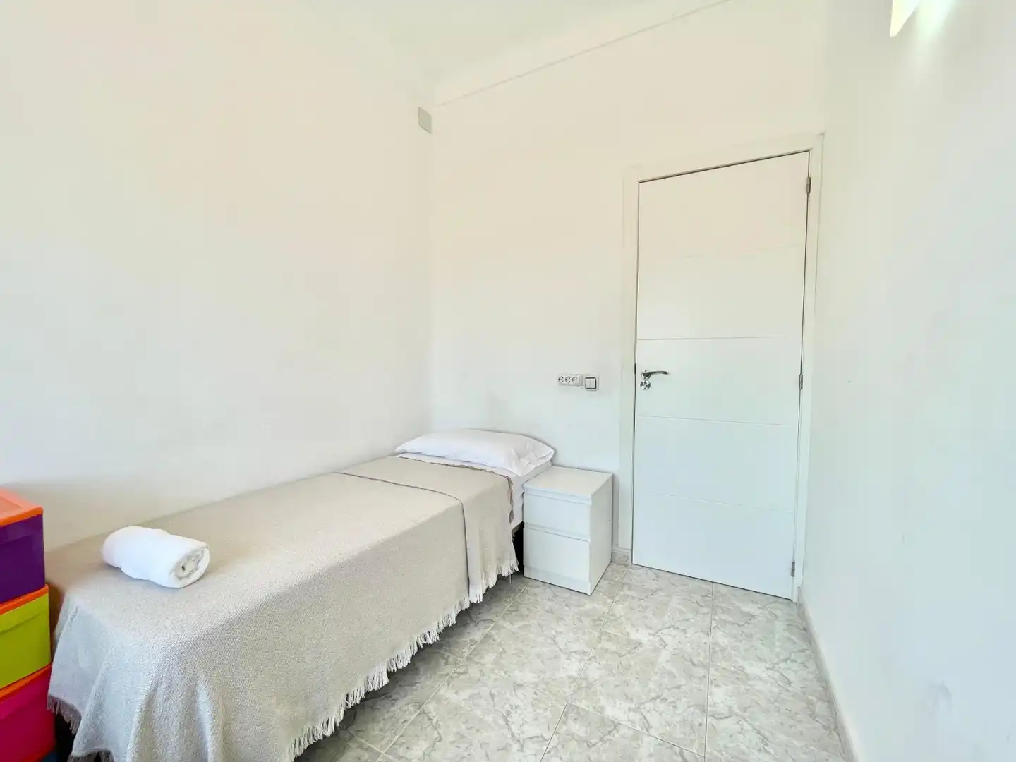 Habitación de Apartamento de alquiler en Torrevieja con Aire acondicionado, Calefacción y Terraza