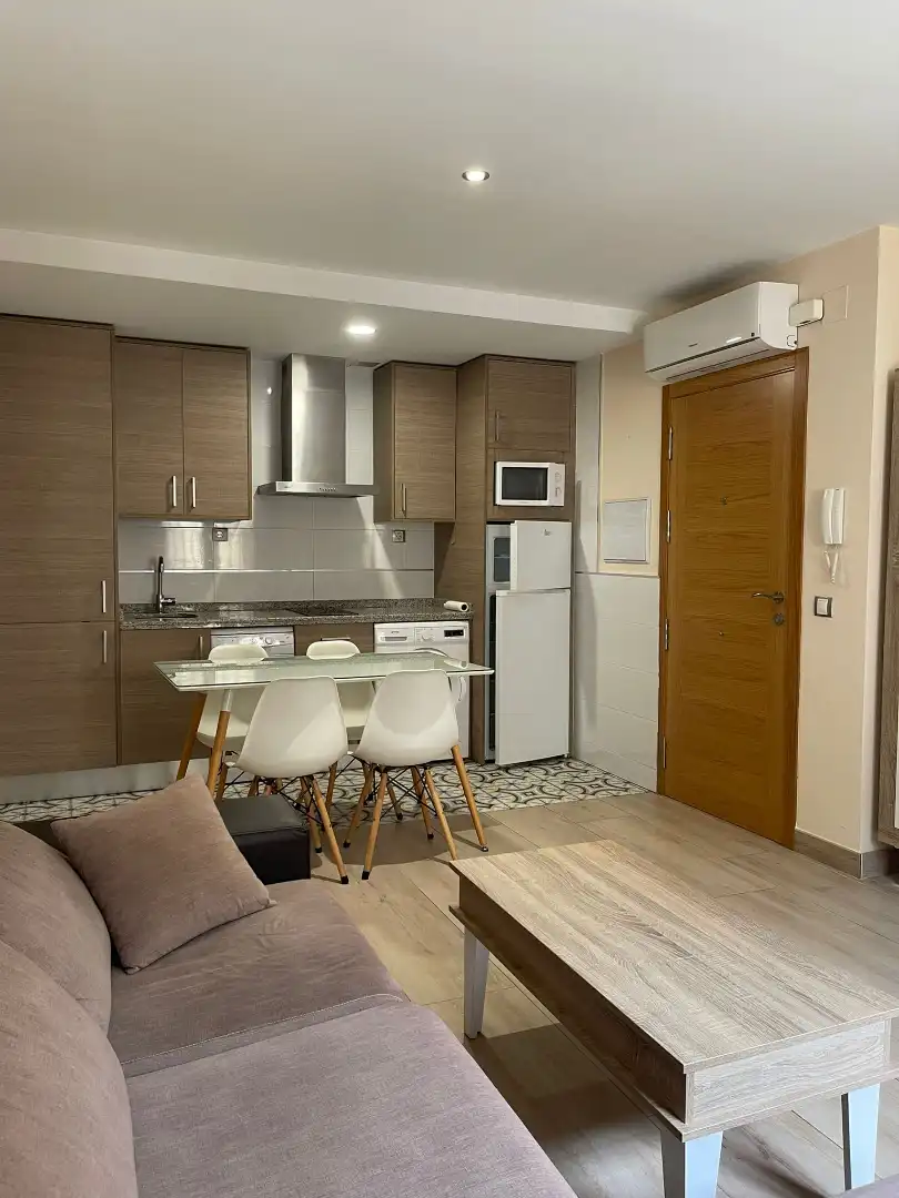 Flat for rent in Calle de las Escuelas, Centro Ciudad