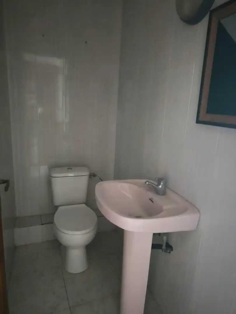 Baño de Local en venta en El Vendrell con Aire acondicionado