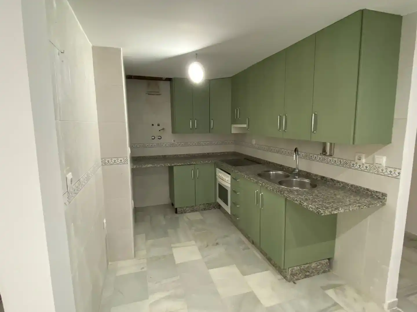 Kitchen of Flat for share in Armilla  with Parquet flooring, Swimming Pool and Furnished