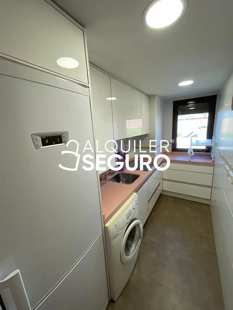 Kitchen of Flat for rent in Madrid  with Air Conditioner, Heating and Storage room