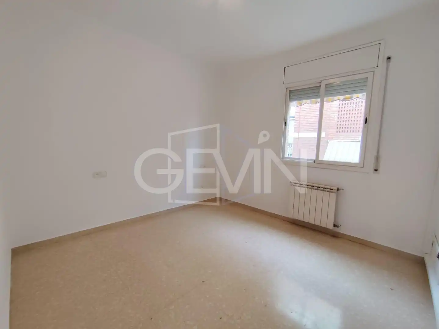 Habitación de Piso en venta en Santa Perpètua de Mogoda con Aire acondicionado, Trastero y Balcón