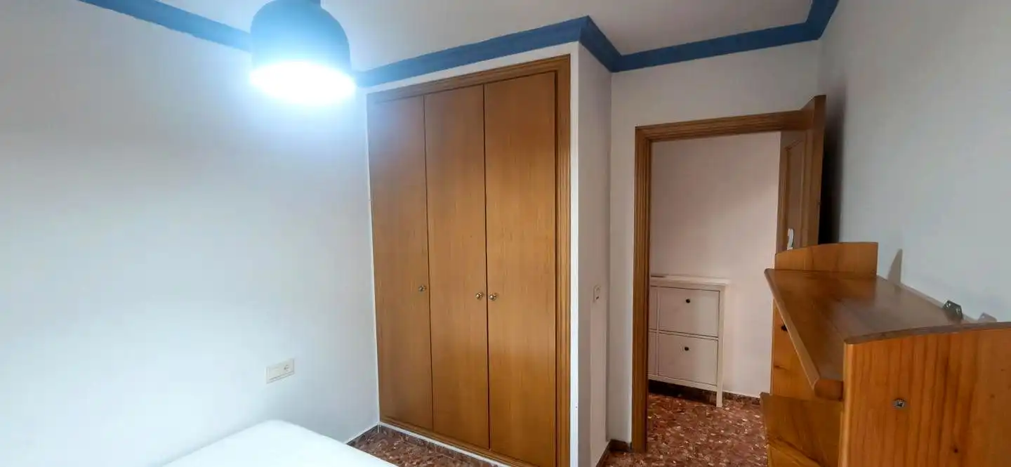 Dormitori de Pis de lloguer en Valencia amb Aire condicionat, Terrassa i Moblat