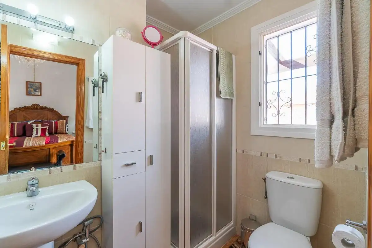 Baño de Casa o chalet en venta en Orihuela con Aire acondicionado, Jardín privado y Trastero