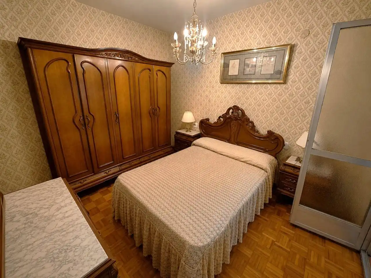 Dormitori de Pis en venda en Ourense Capital  amb Parquet, Traster i Moblat