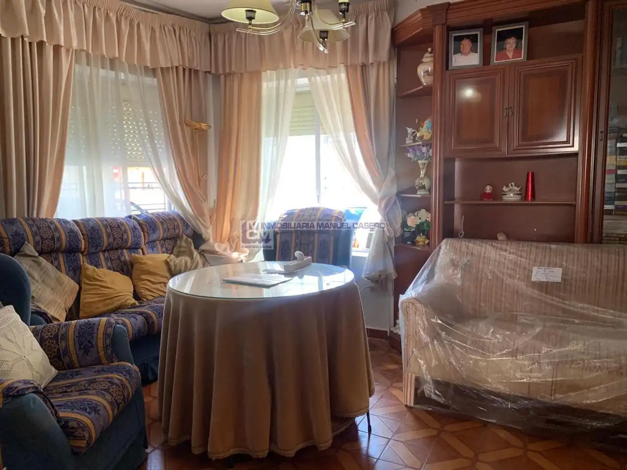 Sala d'estar de Casa o xalet en venda en Cáceres amb Calefacció, Jardí privat i Terrassa