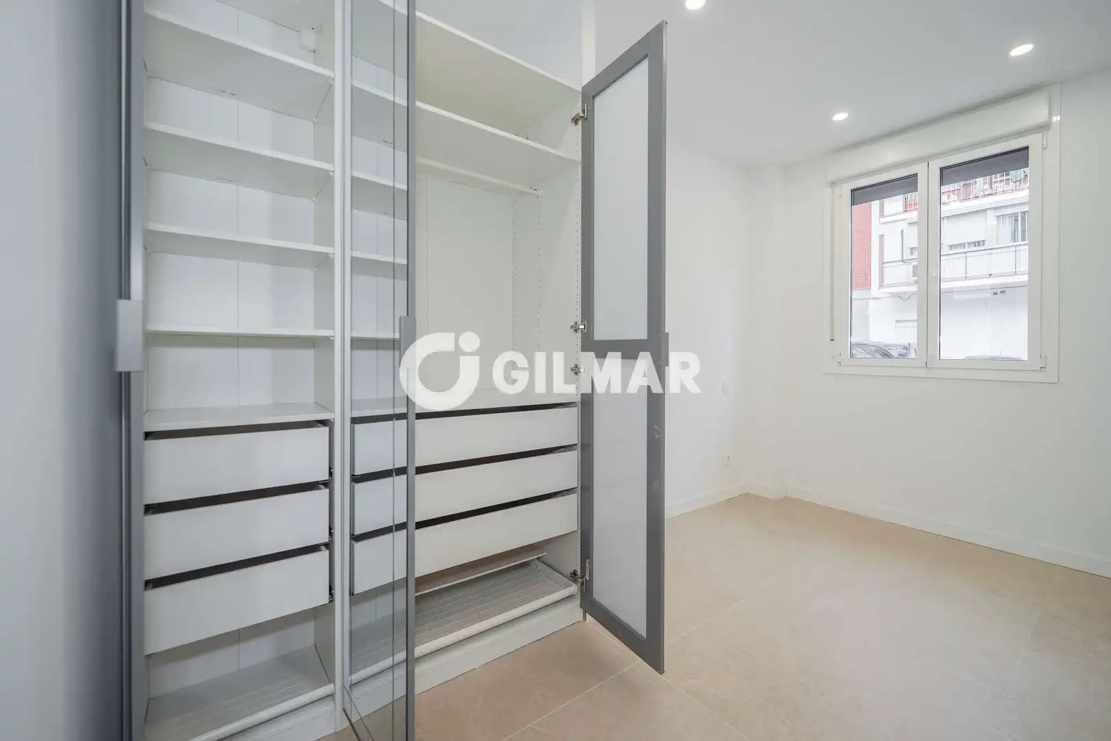 Habitación de Piso en venta en Madrid con Calefacción