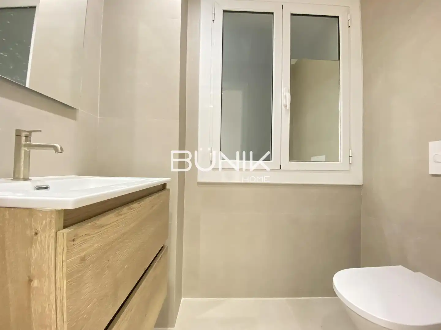 Bathroom of Office for rent in Barcelona  with Air Conditioner