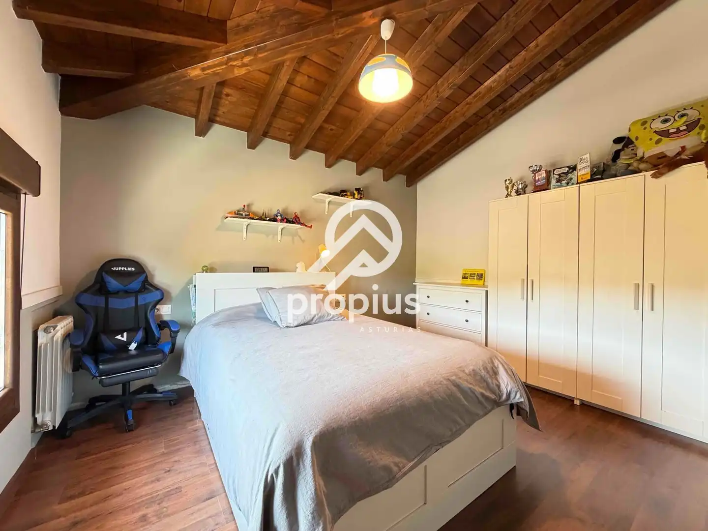 Dormitori de Casa o xalet en venda en Sariego amb Calefacció, Parquet i Traster