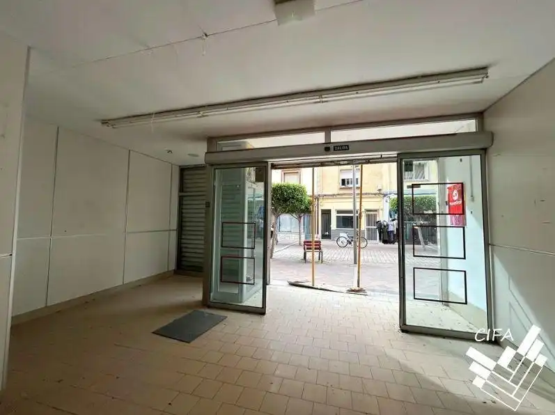 Local comercial en alquiler en Calle de Hernán Cortés